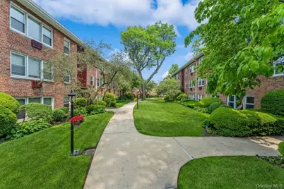 61 Maine Avenue #E5, Rockville Centre, NY 11570 - Photo 3