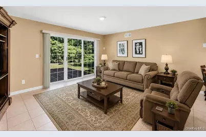 112 Dorado Court S, Middle Island, NY 11953 - Photo 9