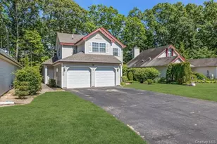 112 Dorado Ct S, Middle Island, NY 11953 - Photo 3