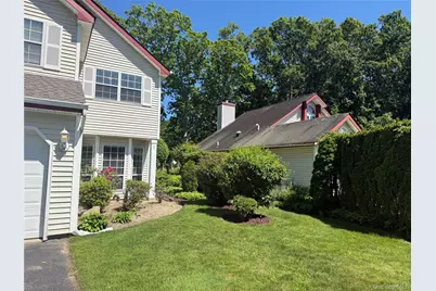 112 Dorado Court S, Middle Island, NY 11953 - Photo 5