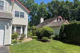 112 Dorado Ct S, Middle Island, NY 11953 - Photo 5