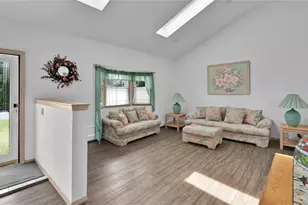 22 Donna Dr, Calverton, NY 11933 - Photo 5