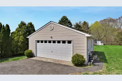 22 Donna Drive, Calverton, NY 11933 - Photo 3