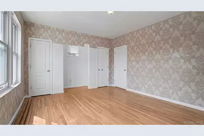 937 E 225th Street, Bronx, NY 10466 - Photo 9