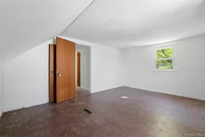 1090 South Drive, Merrick, NY 11566 - Photo 17
