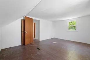 1090 South Dr, Merrick, NY 11566 - Photo 17
