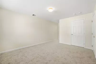 100 Woodcrest Lane #112, Mount Kisco, NY 10549 - Photo 9