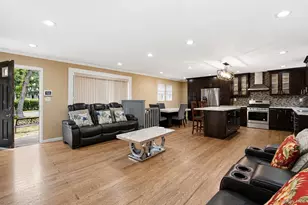 110 Queen St, Bay Shore, NY 11706 - Photo 3