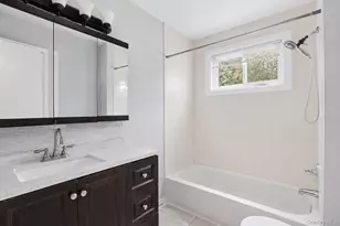 110 Queen St, Bay Shore, NY 11706 - Photo 9