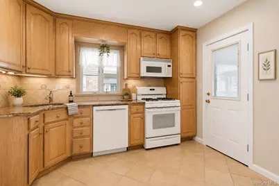 530 Washington Boulevard, Long Beach, NY 11561 - Photo 17