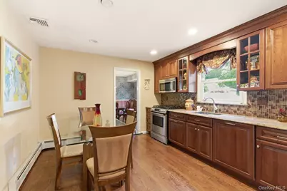 7 Lawrence Court, Syosset, NY 11791 - Photo 13