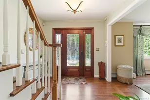 7 Lawrence Ct, Syosset, NY 11791 - Photo 5