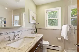 7 Lawrence Ct, Syosset, NY 11791 - Photo 23