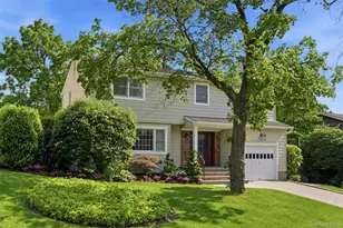 7 Lawrence Ct, Syosset, NY 11791 - Photo 3