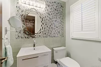 7 Lawrence Court, Syosset, NY 11791 - Photo 19