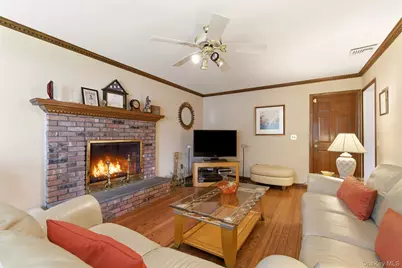 7 Lawrence Court, Syosset, NY 11791 - Photo 17