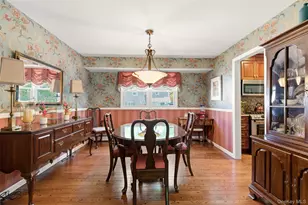 7 Lawrence Ct, Syosset, NY 11791 - Photo 9