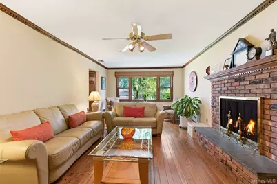 7 Lawrence Court, Syosset, NY 11791 - Photo 15