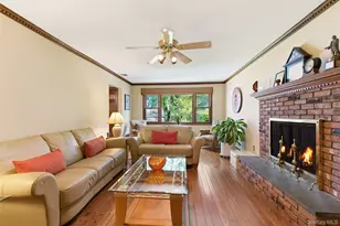 7 Lawrence Ct, Syosset, NY 11791 - Photo 15