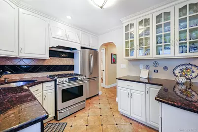 42 Beechwood Lane, New Hyde Park, NY 11040 - Photo 21