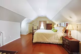 42 Beechwood Ln, New Hyde Park, NY 11040 - Photo 45
