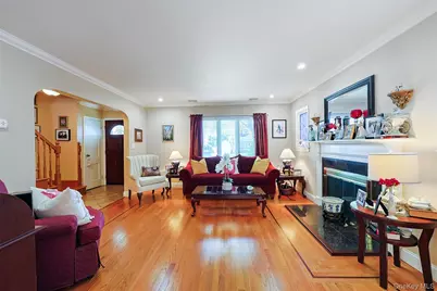 42 Beechwood Lane, New Hyde Park, NY 11040 - Photo 43