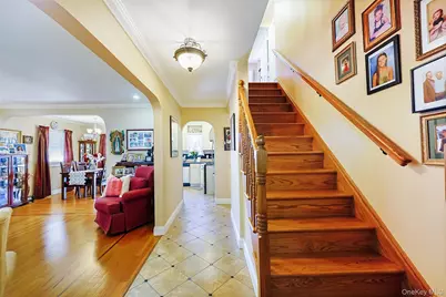 42 Beechwood Lane, New Hyde Park, NY 11040 - Photo 9