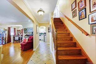 42 Beechwood Ln, New Hyde Park, NY 11040 - Photo 9