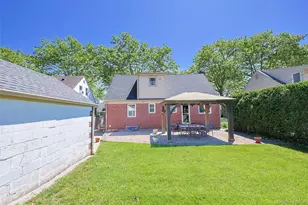 42 Beechwood Ln, New Hyde Park, NY 11040 - Photo 5