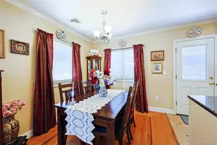 42 Beechwood Ln, New Hyde Park, NY 11040 - Photo 13