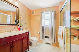 42 Beechwood Ln, New Hyde Park, NY 11040 - Photo 39