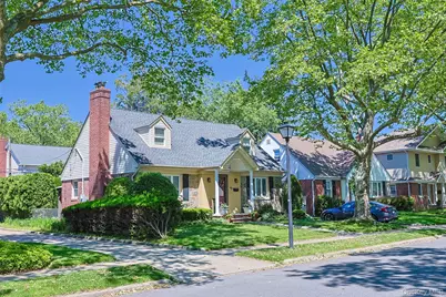 42 Beechwood Lane, New Hyde Park, NY 11040 - Photo 3