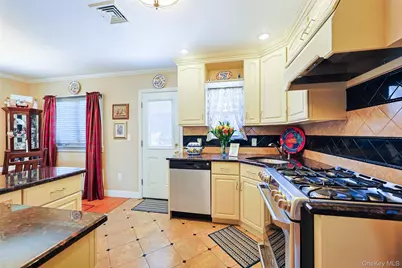 42 Beechwood Lane, New Hyde Park, NY 11040 - Photo 19