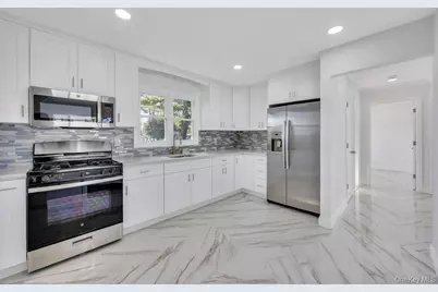 1828 Stein Drive, Bay Shore, NY 11706 - Photo 19