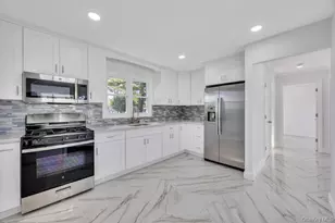 1828 Stein Dr, Bay Shore, NY 11706 - Photo 19