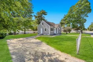 1828 Stein Dr, Bay Shore, NY 11706 - Photo 3