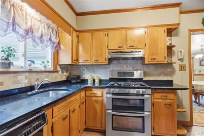 19 Roy Avenue, West Islip, NY 11795 - Photo 7