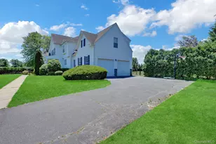 66 Canterbury Dr, Wading River, NY 11792 - Photo 5