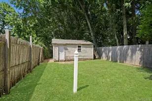 60 Kenneth Ave, Huntington, NY 11743 - Photo 15