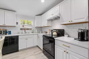42 Larry Dr, Commack, NY 11725 - Photo 7