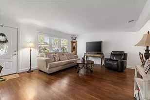 42 Larry Dr, Commack, NY 11725 - Photo 3