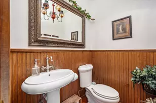 1 Fox Holw Ct, Dix Hills, NY 11746 - Photo 9