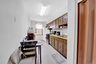 70-29 68 Th Pl, Glendale, NY 11385 - Photo 13
