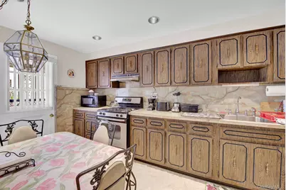 70-29 68 Th Place, Glendale, NY 11385 - Photo 7