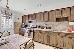 70-29 68 Th Pl, Glendale, NY 11385 - Photo 7