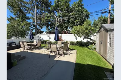 304 Lido Parkway, Lindenhurst, NY 11757 - Photo 3