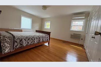 6240 Cromwell Crescent, Rego Park, NY 11374 - Photo 11