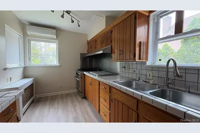 6240 Cromwell Crescent, Rego Park, NY 11374 - Photo 5