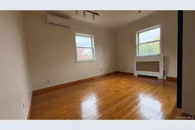 6240 Cromwell Crescent, Rego Park, NY 11374 - Photo 9