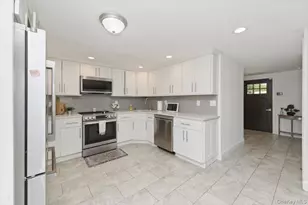 10 Rutgers Rd, Farmingville, NY 11738 - Photo 9